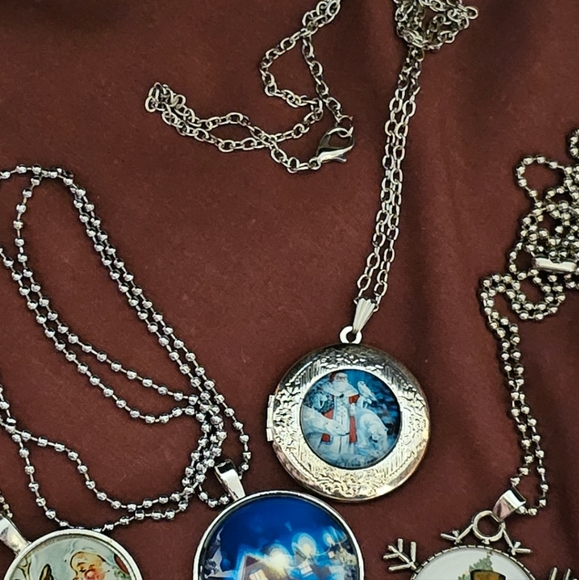 4 Christmas Necklaces 🎄NEW - Picture 4 of 6